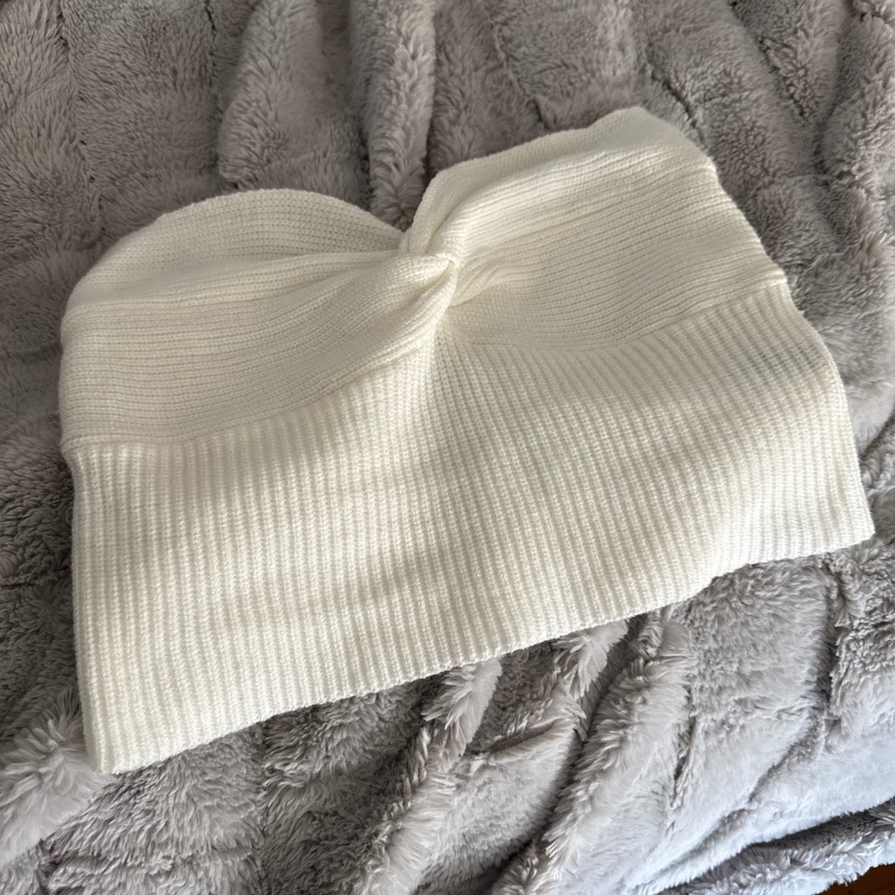SHEIN White Ribbed Knit Crop Top